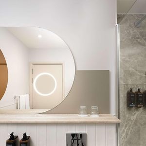 Deluxe Priviledge King Room Rainfall Shower City View